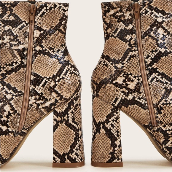 Snake skin heeled boots - Picture 5 of 5